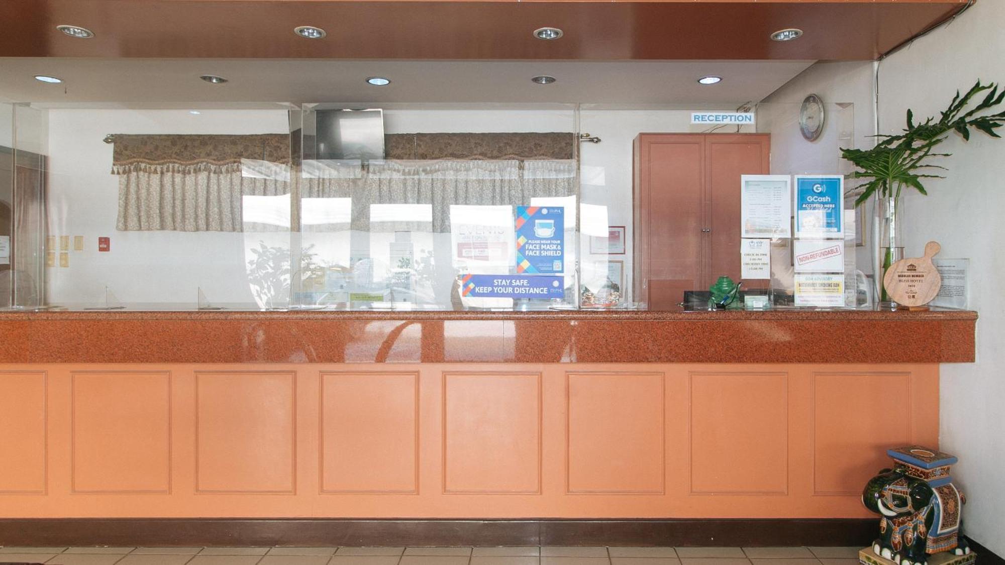 Bliss Hotel Dau Mabalacat Eksteriør billede