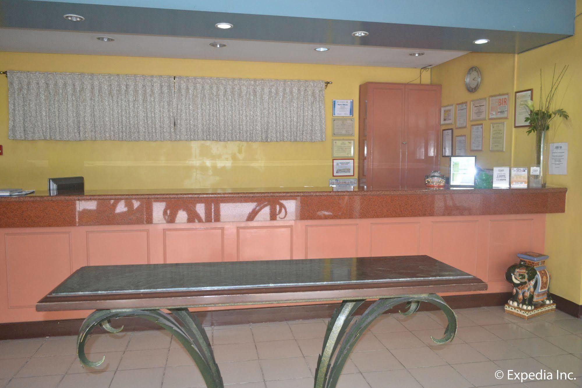 Bliss Hotel Dau Mabalacat Eksteriør billede