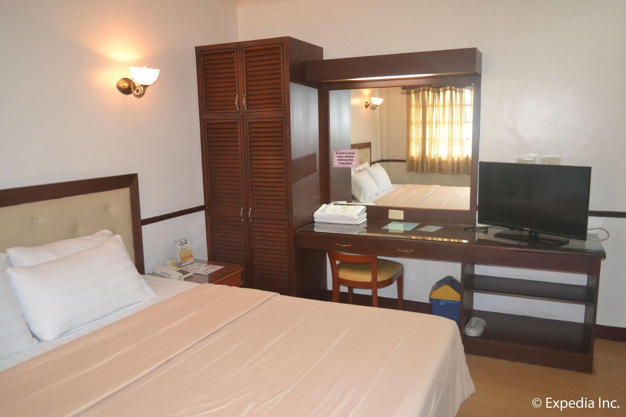 Bliss Hotel Dau Mabalacat Eksteriør billede