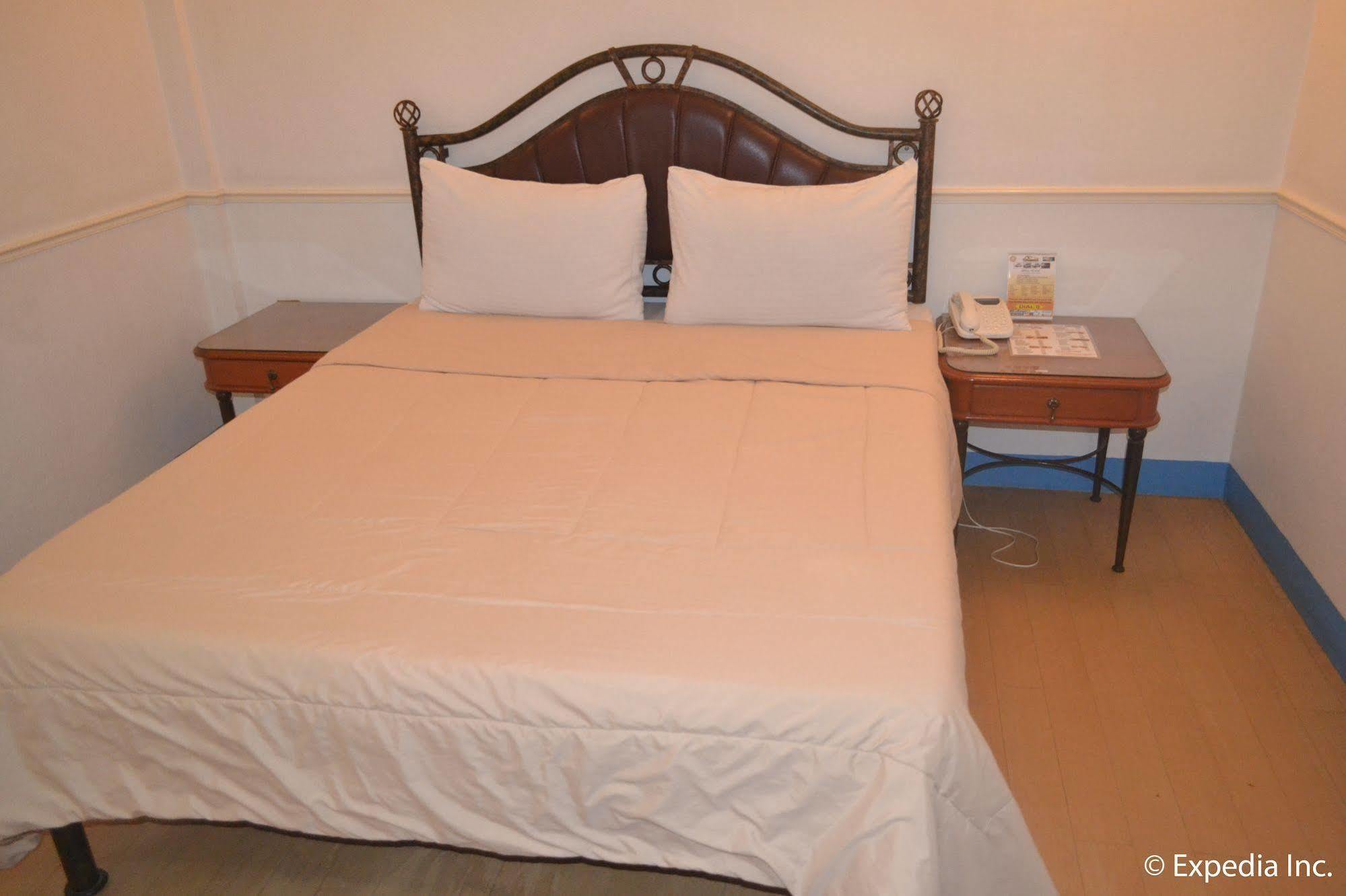 Bliss Hotel Dau Mabalacat Eksteriør billede